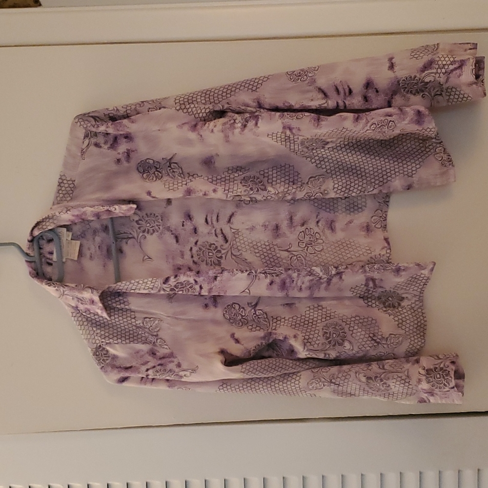 100 % Silk top. In a Almost new condition.  Pet & smoke free home.